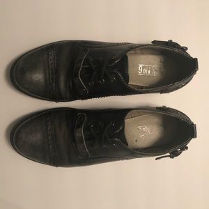 No. 6 vintage style shoes, size 8